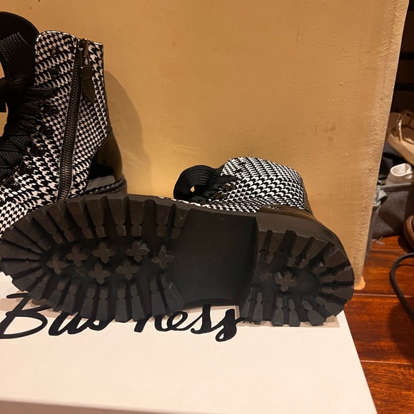 The Office of Angela Scott -Limited Edition-- Mr.Carter in Glenn Plaid Size 37 - Picture 12 of 16